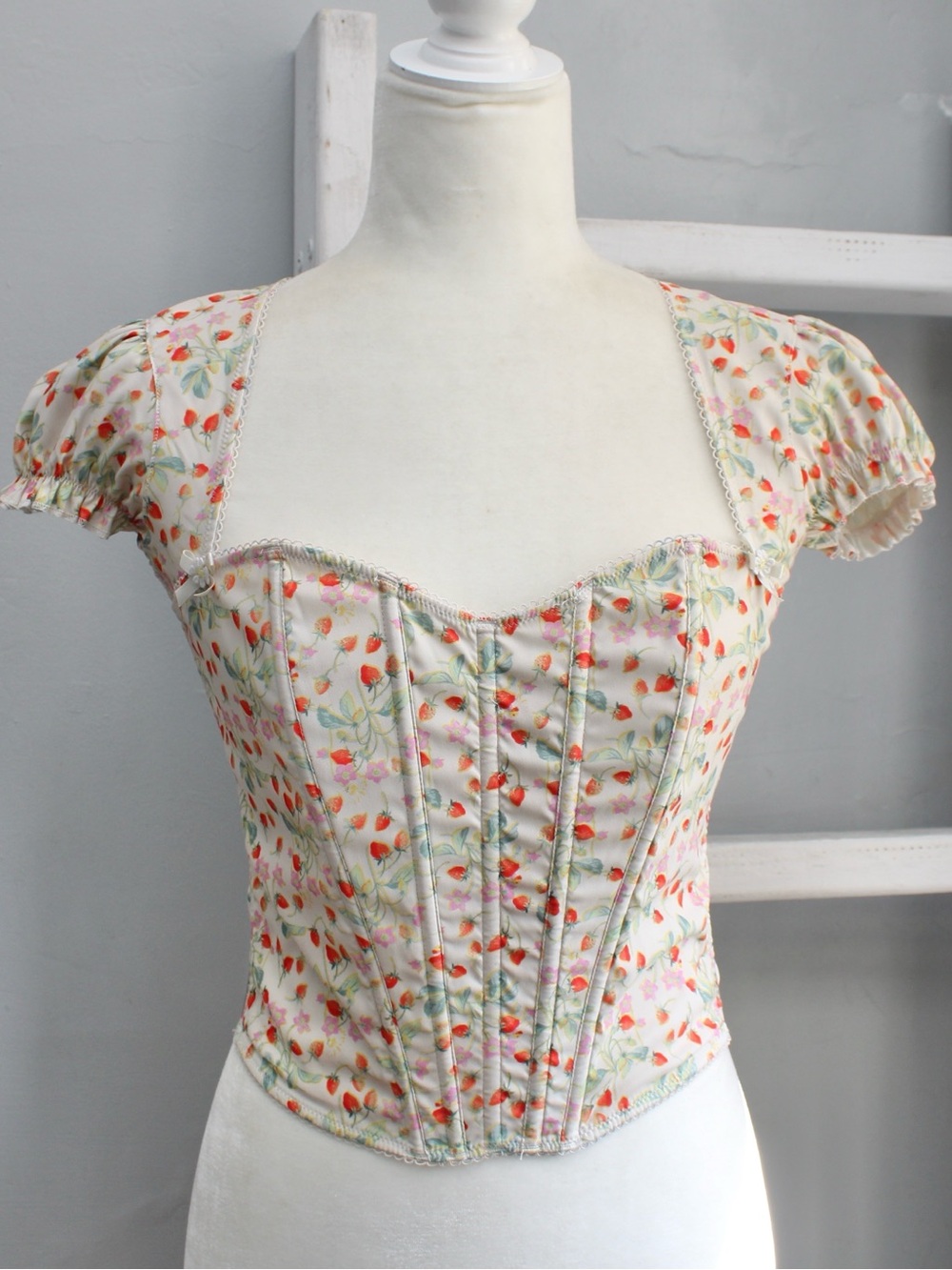 V.S. Strawberry Floral Corset Top Lace Trim Puff Sleeve Bustier Crop Top Medium